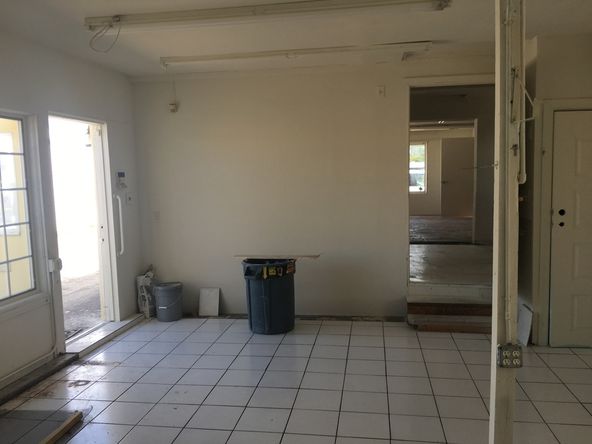 2464 Davis Blvd, Naples, FL 34104
